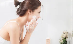 Nên làm sạch da trước khi đắp các loại mặt nạ giấy đắp hàng ngày